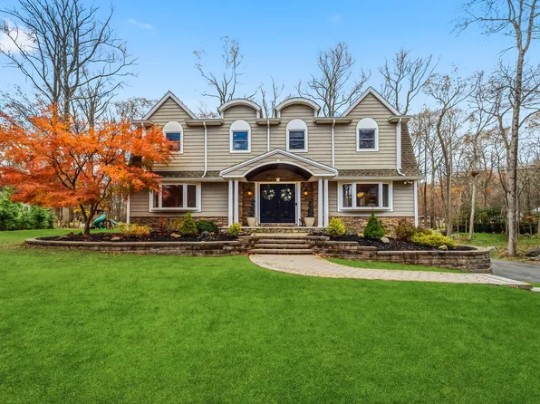 8 Split Rock Rd, Upper Saddle River, NJ 07458
