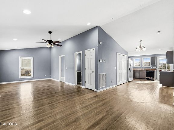 5th image of 1206 W Parkway Ave