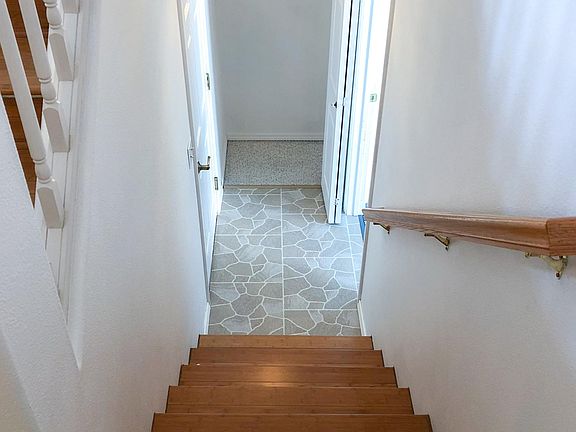 Garage Entry Landing/Closet