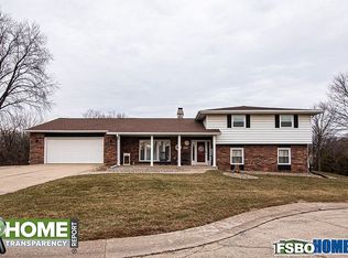 10595 Cedar Point Ct, Dubuque, IA 52003