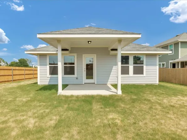 100 Four Star Dr, Elgin, TX 78621