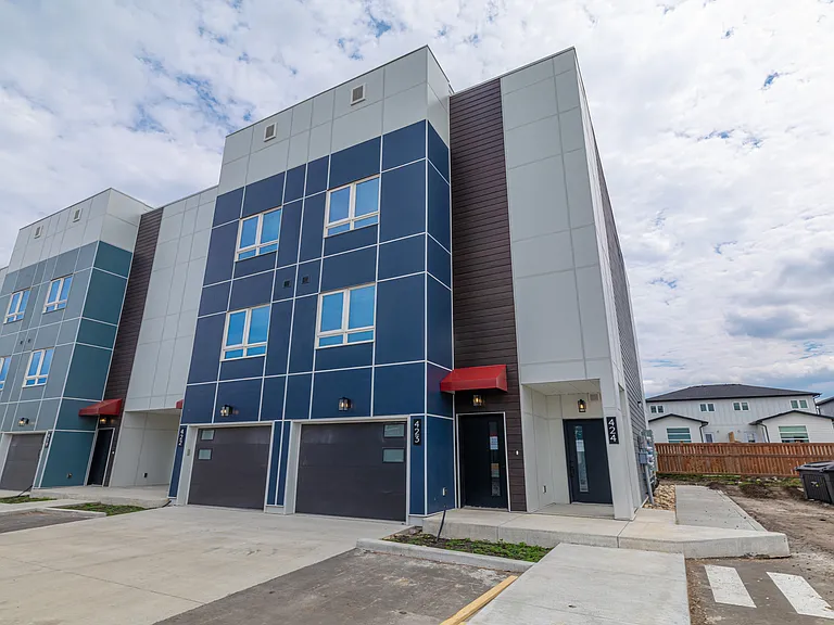 11 Merkel Manza Blvd — Photo 97