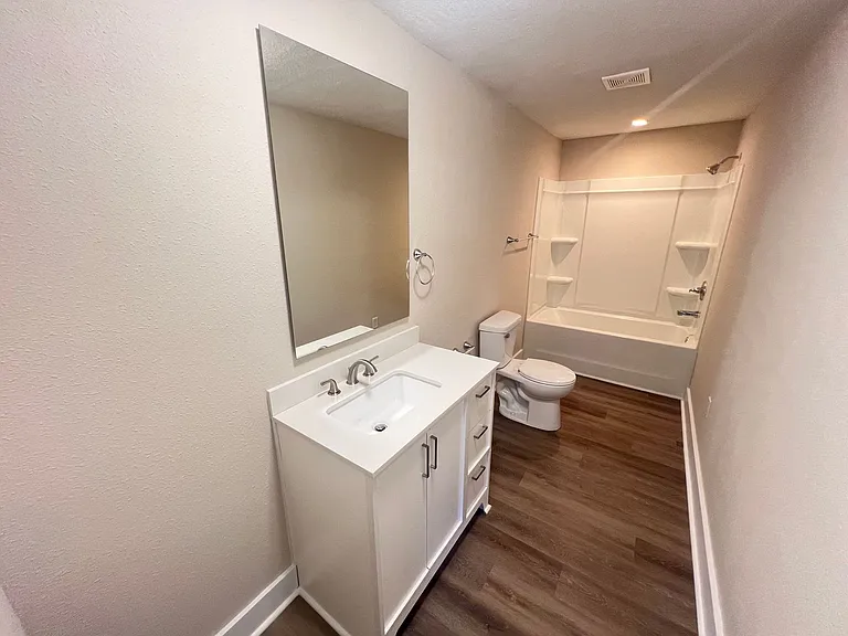 209 W College St — Photo 16