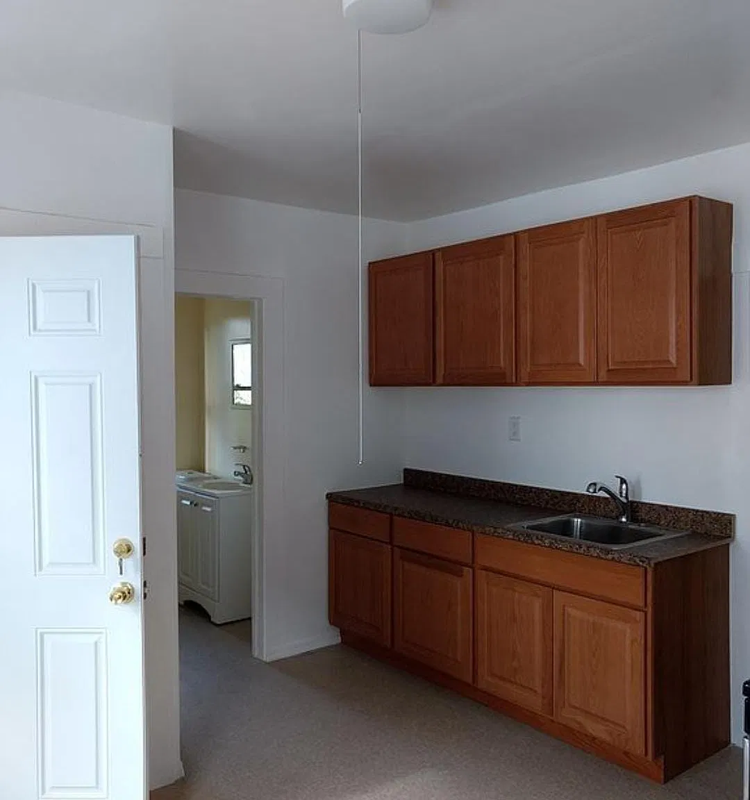 4 bed, 1.5 bath, $2,500 — Photo 3