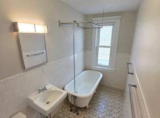 136 3rd Ave #3F, Woonsocket, RI 02895