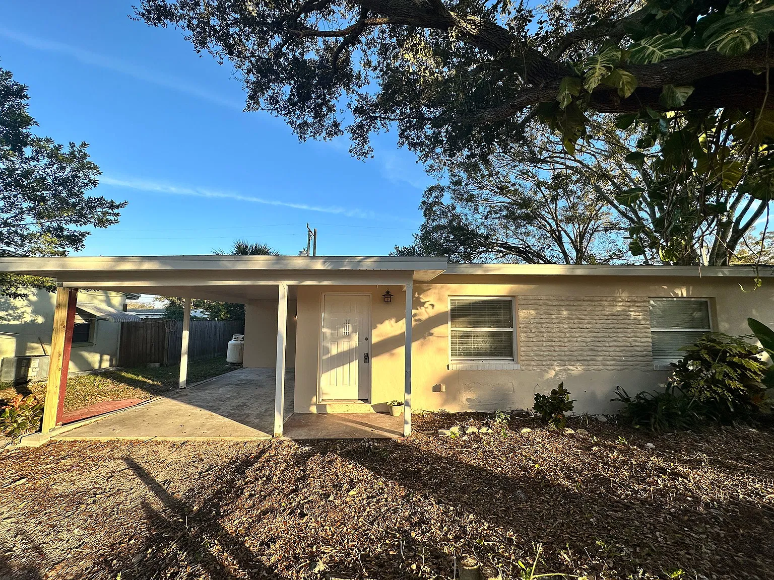 3 bed, 1200 sqft, $1,900 — Photo 1