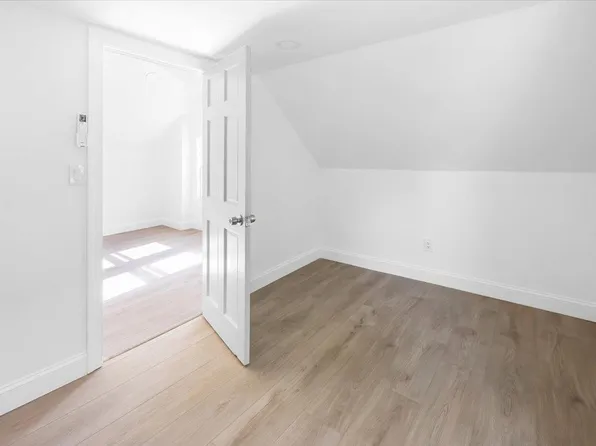 46 Garden Place image 21 of 34