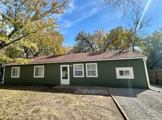 3434 SW Tara Ave, Topeka, KS 66611