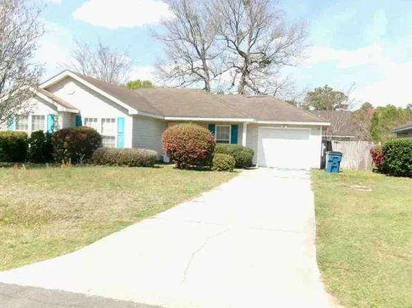 212 Sandalwood Cir, Brunswick, GA 31525