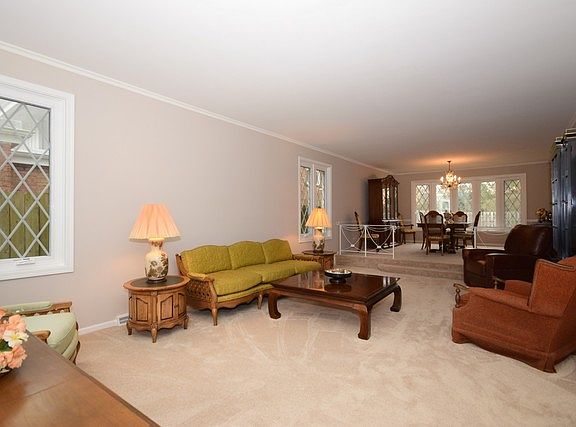 3rd image of 905 Park Ave