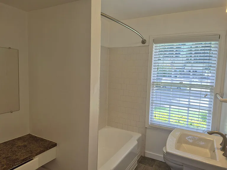 Broadmoor Manor — Photo 107