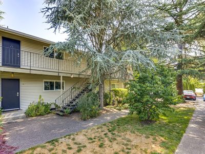 6825 SW Capitol Hill Rd APT 27, Portland, OR, 97219