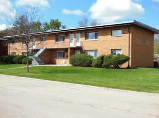 101 S 17th St APT C, St Charles, IL 60174