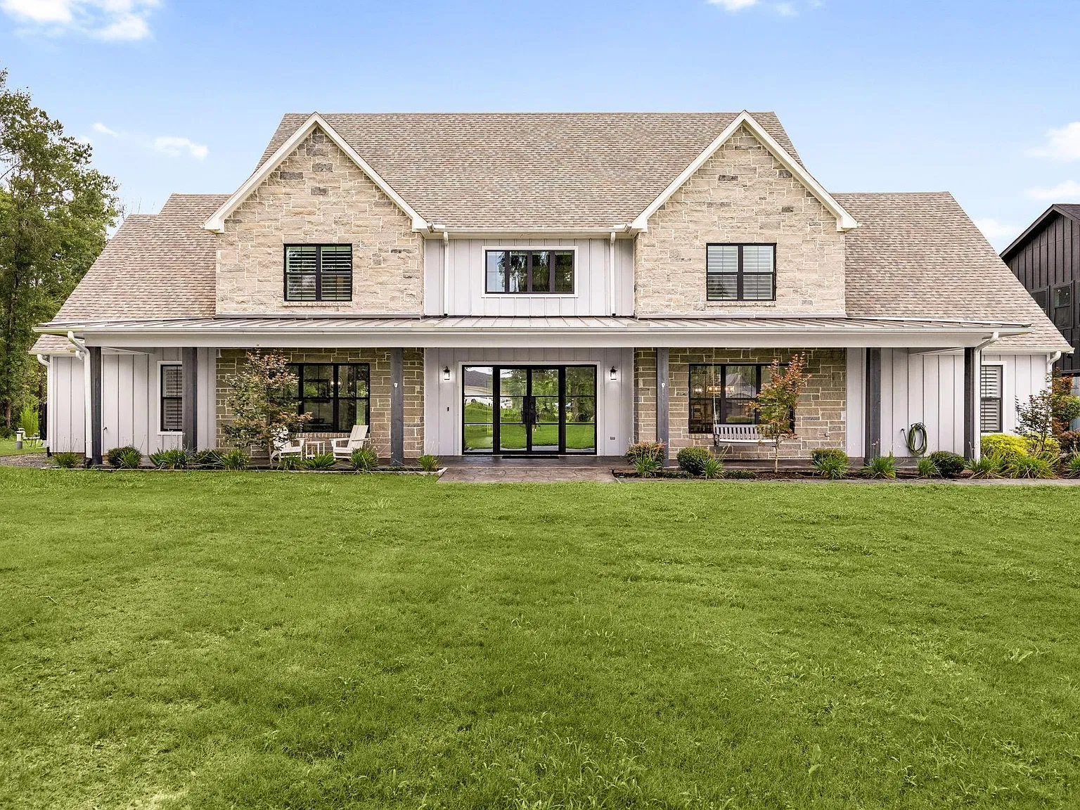 4 bed, 4.5 bath, 6861 sqft, $7,900 — Photo 1