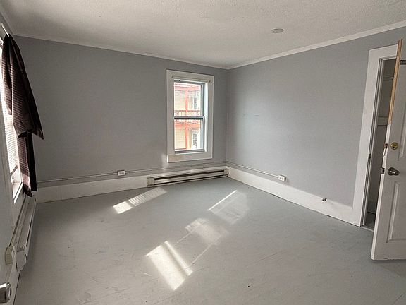 2nd image of 17 Laurel St #2