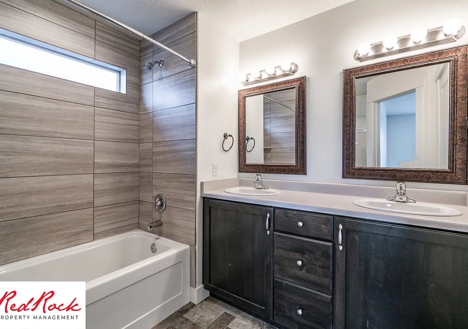 Gorgeous 4 Bedroom Desert Bluff Townhome! — Photo 4