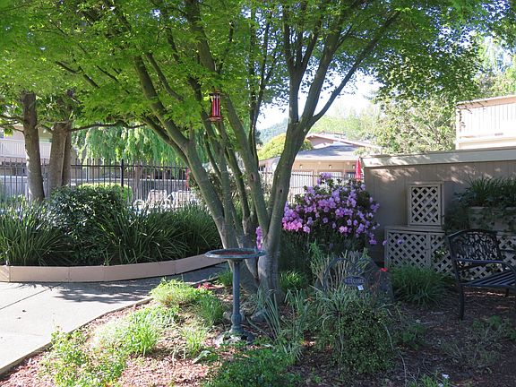 4th image of 2807 Yulupa Ave #2