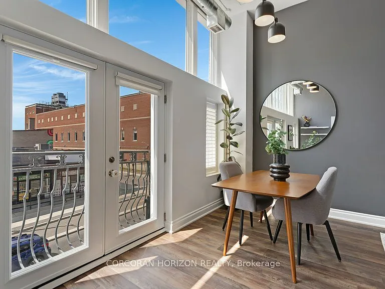 276 King St W #209 — Photo 17