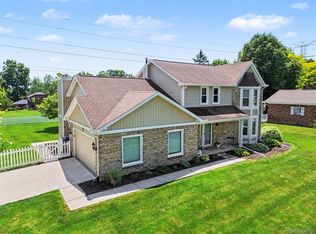 6433 Woodcrest Rdg, Clarkston, MI 48346
