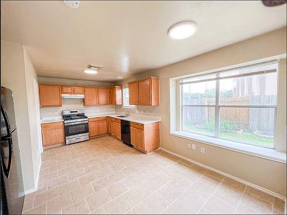 4th image of 9107 Regents Cove Ct