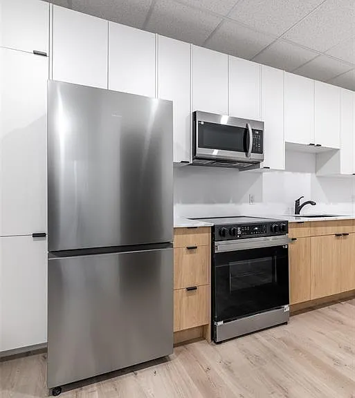 138 King St W #203 — Photo 15