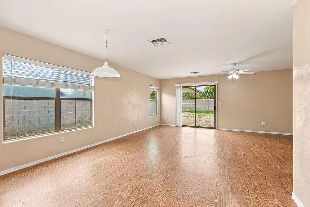 4 bed, 2.0 bath, 1955 sqft, $2,305 — Photo 4