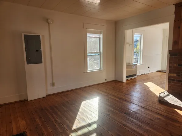 76 Maple Ave, Barre, VT 05641