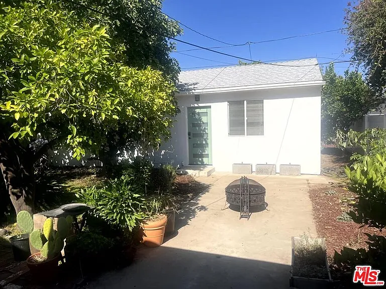 5726 Lemona Ave — Photo 1