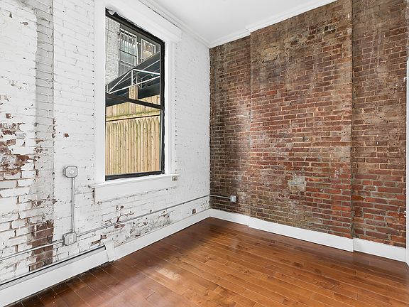 3rd image of 264 Elizabeth St APT 1