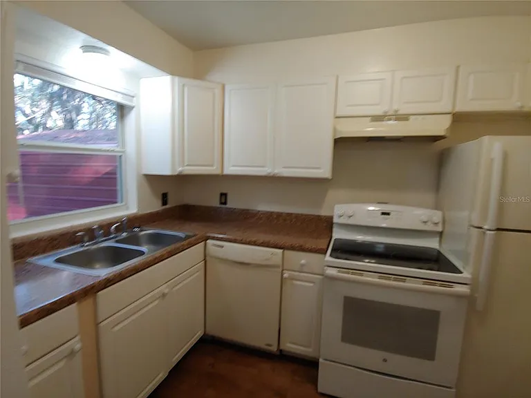 208 NE 7th Pl #A — Photo 10