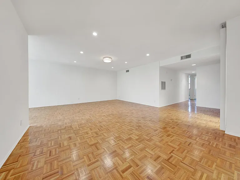 5301 Balboa Blvd #M8 — Photo 4
