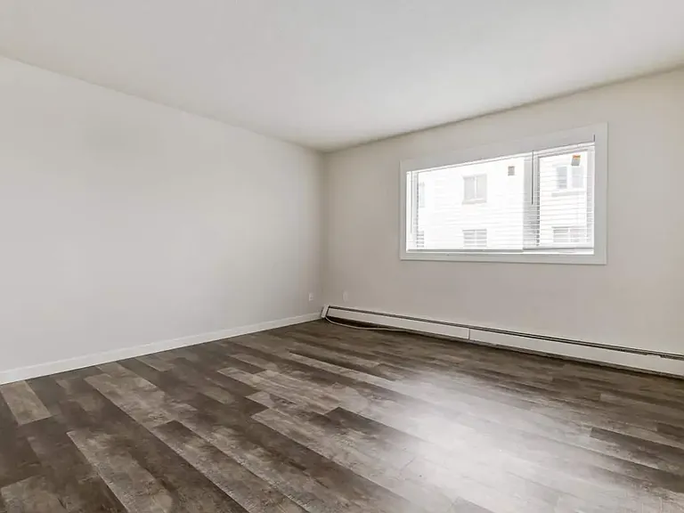 2131 Angus St — Photo 4