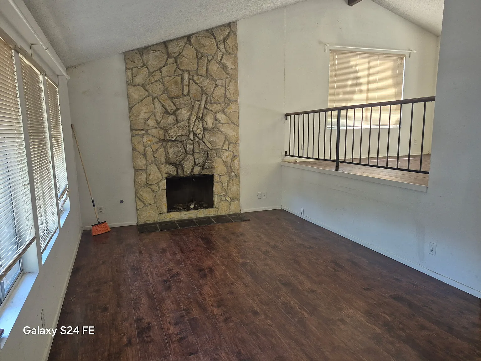 3 bed, 1228 sqft, $4,100 — Photo 4