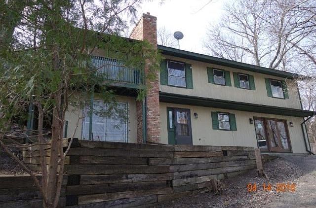 1st image of 13716 Wellington Cres
