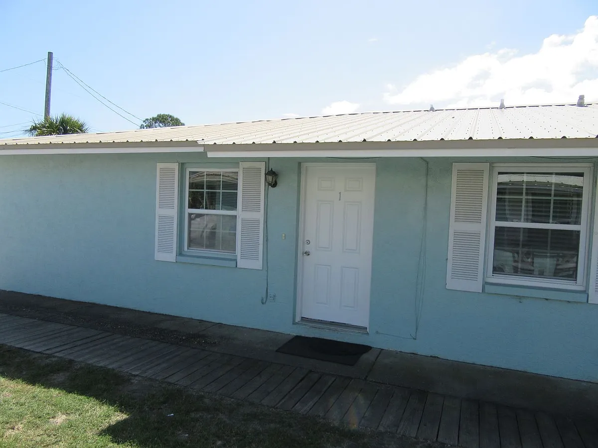 Building Photo - 6427 Sunset Ave #1