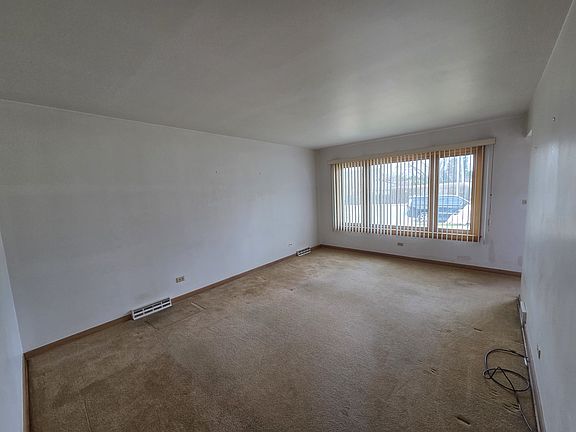 4th image of 8423 N Shermer Rd