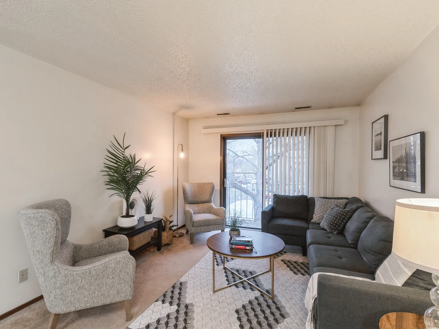 2 bed, 800 sqft, $799 — Photo 2