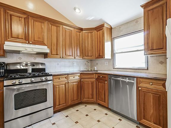 3rd image of 16035 79th St