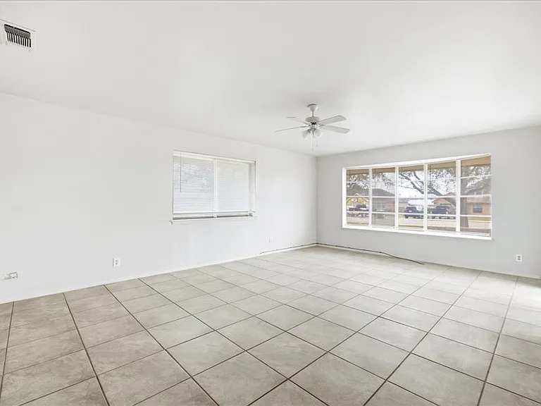 134 Robinhood Dr — Photo 5