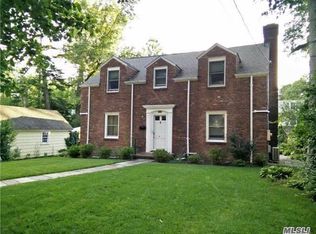 13 Elliot Rd, Great Neck, NY 11021