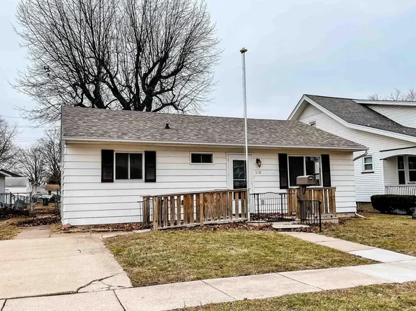 319 Spring St, West Burlington, IA 52655