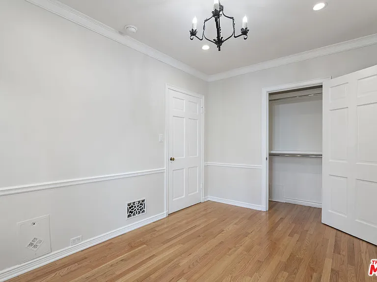 9768 W Olympic Blvd — Photo 15