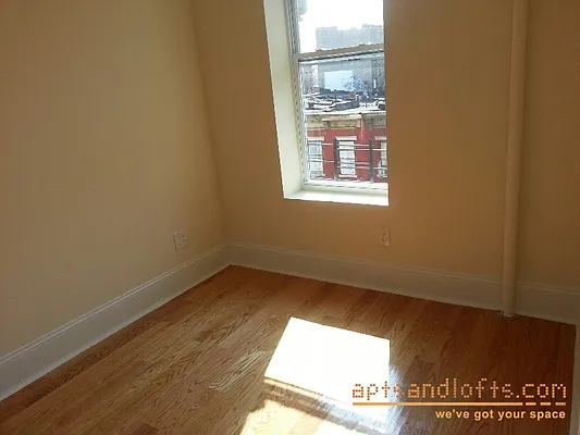 Rented by aptsandlofts.com | media 25