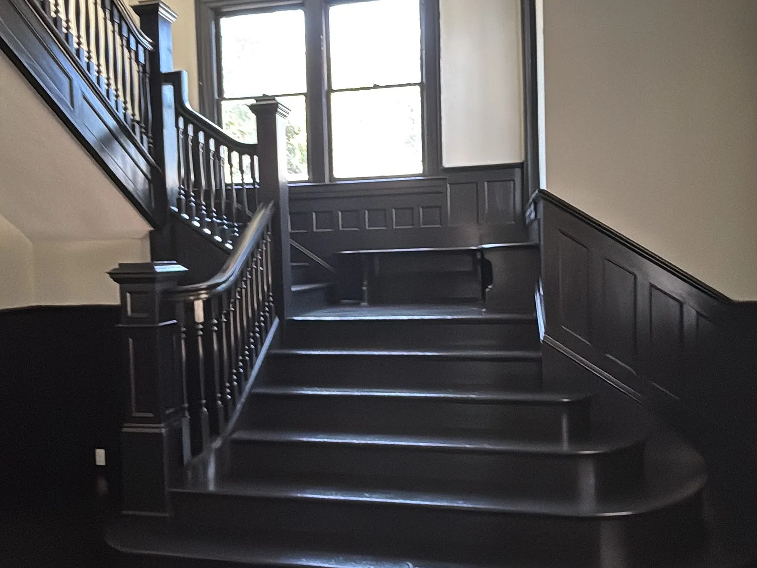 5 bed, 3100 sqft, $2,400 — Photo 2