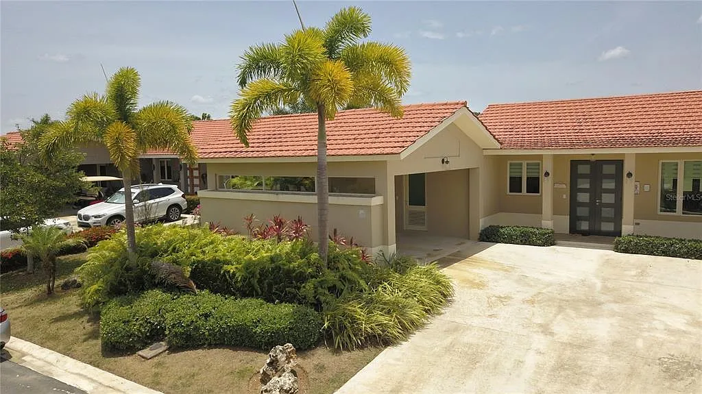 3 bed, 3.5 bath, 3200 sqft, $8,500 — Photo 1