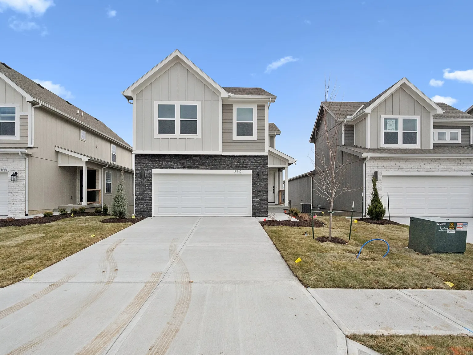 4 bed, 2500 sqft, $2,800 — Photo 1