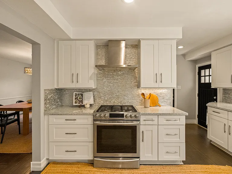 6213 S Corning Ave — Photo 17