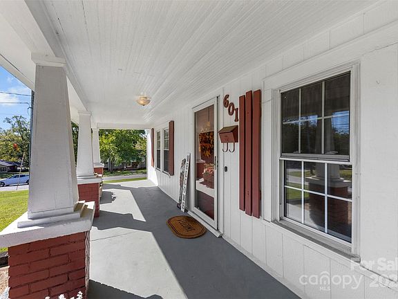 5th image of 601 N 12th St