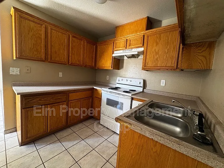 8 Britz Cir #C — Photo 4
