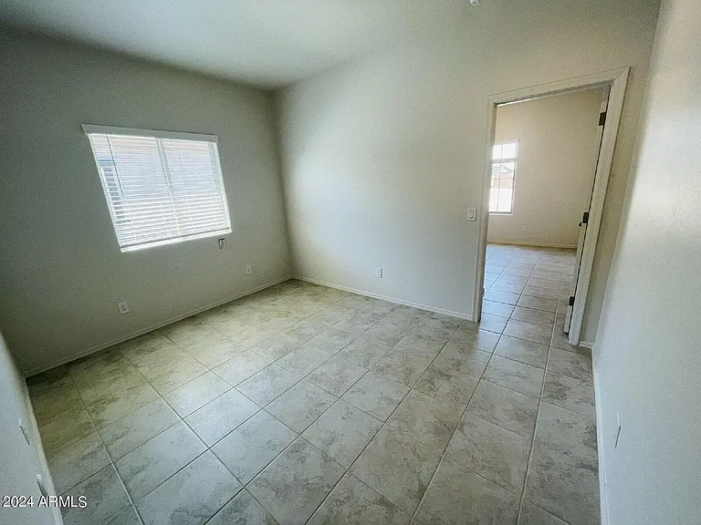 43691 W Yucca Ln — Photo 2
